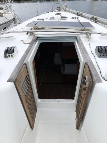 C7B88FDC-BBF1-4A02-9287-1B075E304CE4 2005 Beneteau Cyclades 43 (Crackers)