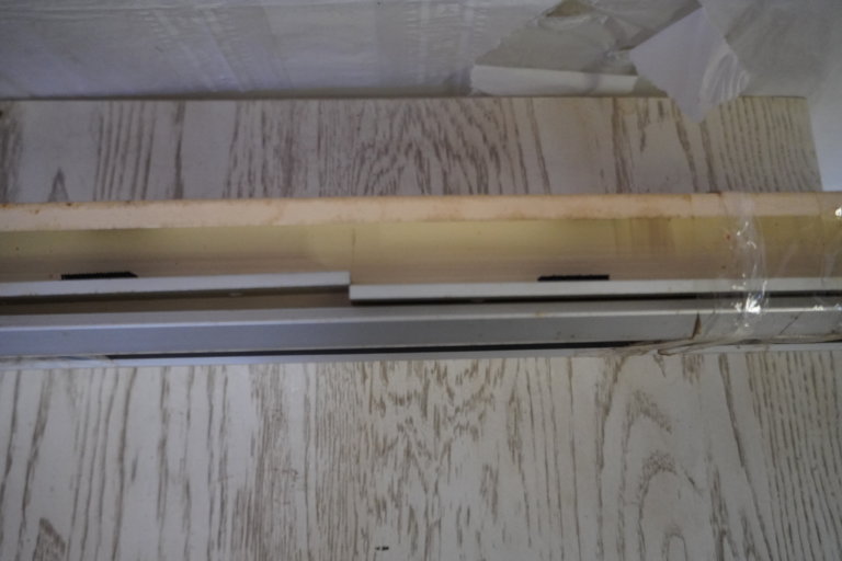Aluminum Plexiglass 27.5" X 8.5" X 20.5"X 7.75" Aluminum Plexiglass 27.5" X 8.5" X 20.5"X 7.75"