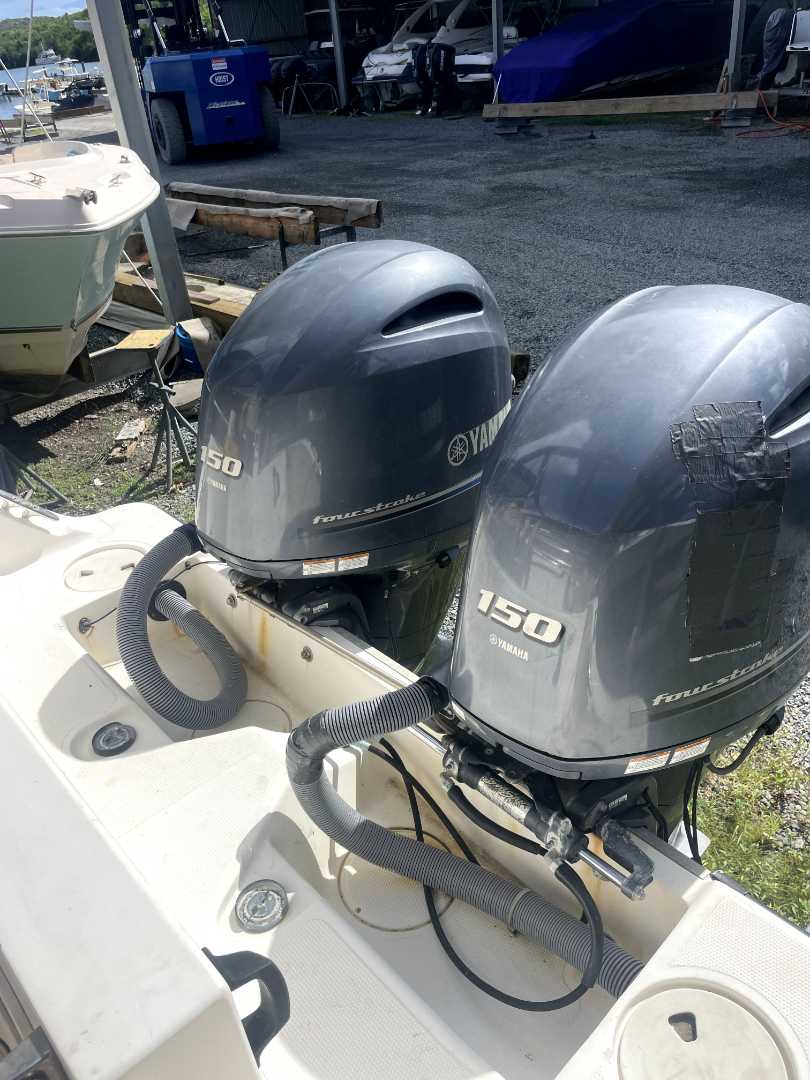 Mako 23' CC Twin 150 Yamaha Outboards Mako 23' CC Twin 150 Yamaha Outboards