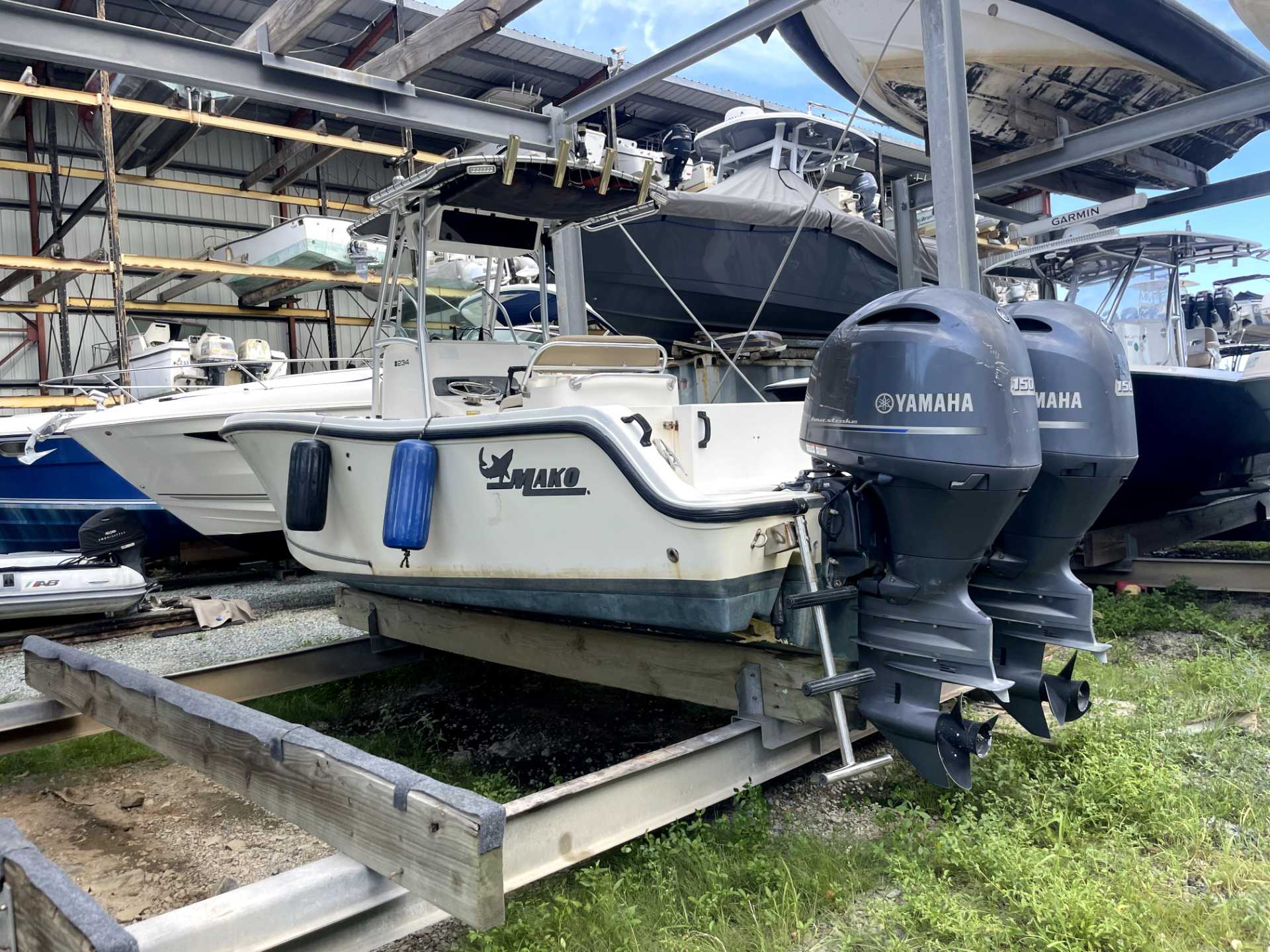 Mako 23' CC Twin 150 Yamaha Outboards Mako 23' CC Twin 150 Yamaha Outboards