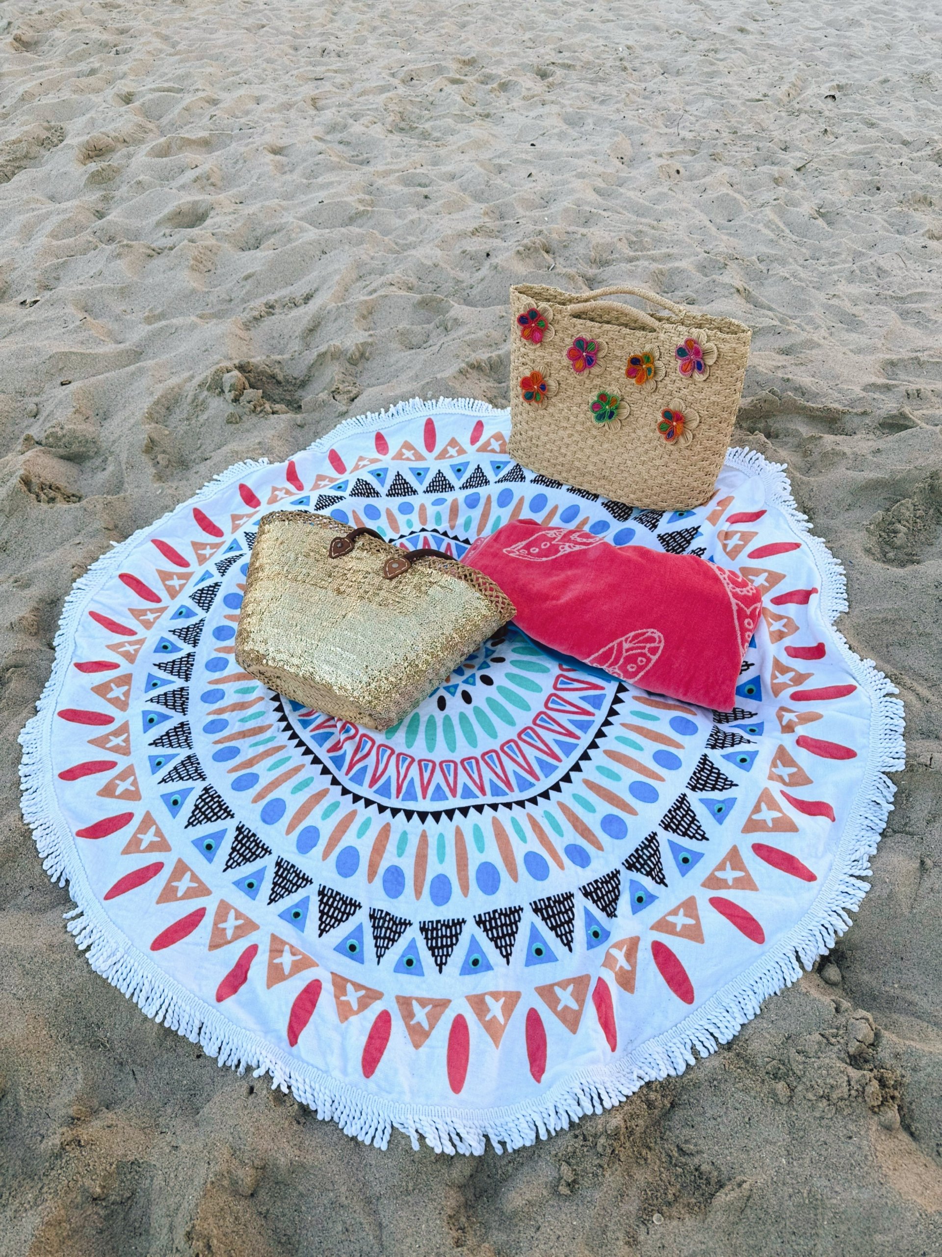 B3B46CBA-0565-42EF-ADB0-70111E6E2E11.jpg Colorful Round Beach Towel